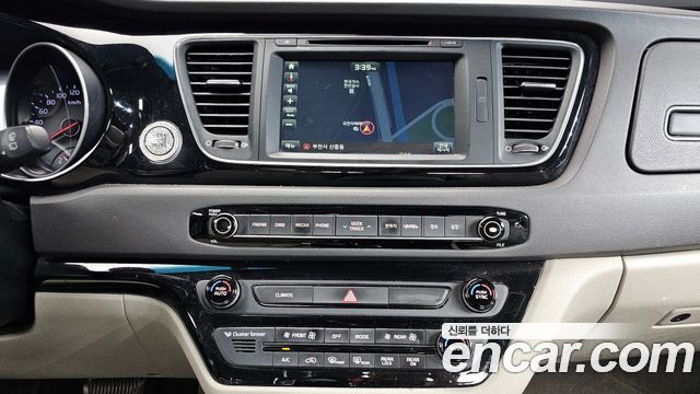 Kia Carnival 9-seater Prestige 2015 — фото 14