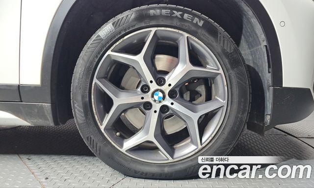 BMW X1 (F48) xDrive 20d xLine 2019 — фото 21