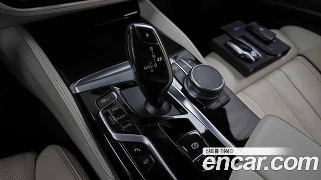 BMW 5 Series (G30) M550i xDrive 2021 — фото 9