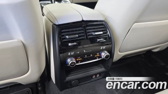 BMW 5 Series (G30) M550i xDrive 2021 — фото 31