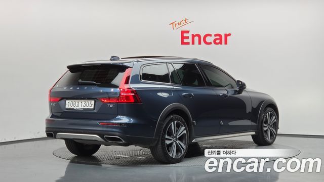 Volvo V60 Cross Country (II) T5 Pro AWD 2020 — фото 2