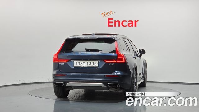Volvo V60 Cross Country (II) T5 Pro AWD 2020 — фото 4