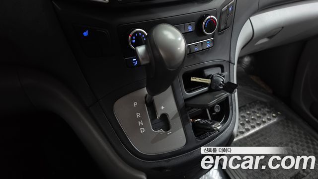 Hyundai Grand Starex 3-Seater VAN Smart 2017 — фото 9