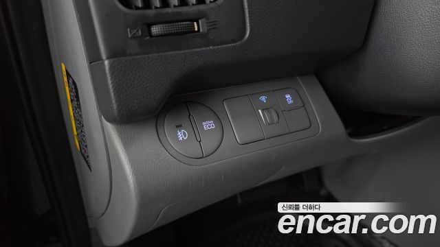 Hyundai Grand Starex 3-Seater VAN Smart 2017 — фото 18