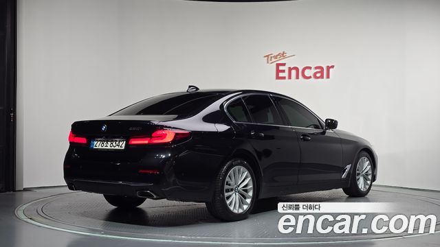 BMW 5 Series (G30) 520i Luxury 2022 — фото 2