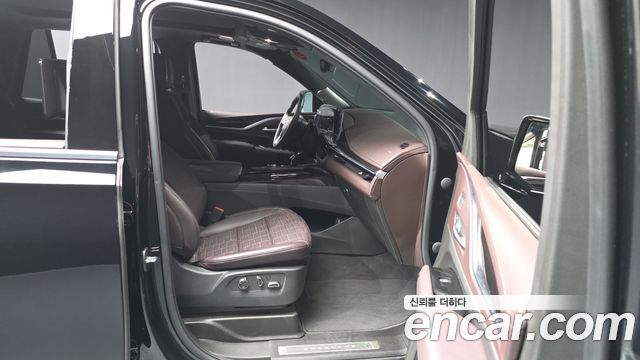 Cadillac Escalade (V) 6.2 Premium Luxury Platinum 2023 — фото 11