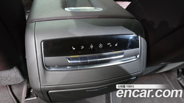 Cadillac Escalade (V) 6.2 Premium Luxury Platinum 2023 — фото 18