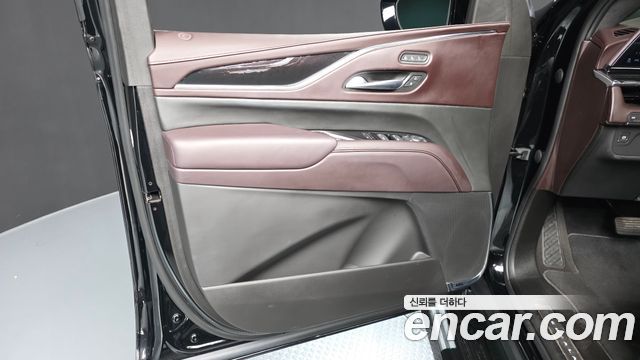 Cadillac Escalade (V) 6.2 Premium Luxury Platinum 2023 — фото 24