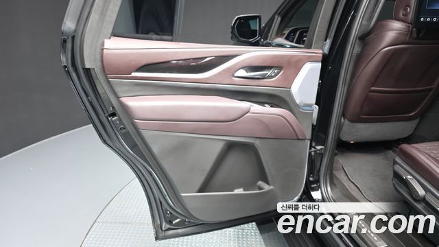 Cadillac Escalade (V) 6.2 Premium Luxury Platinum 2023 — фото 25