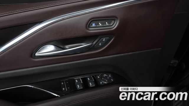 Cadillac Escalade (V) 6.2 Premium Luxury Platinum 2023 — фото 32