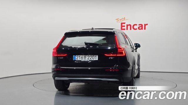 Volvo V60 Cross Country (II) B5 Ultra AWD 2025 — фото 4