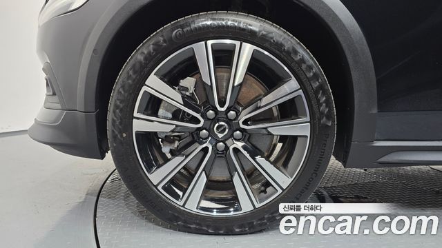 Volvo V60 Cross Country (II) B5 Ultra AWD 2025 — фото 5