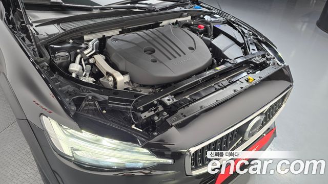 Volvo V60 Cross Country (II) B5 Ultra AWD 2025 — фото 6
