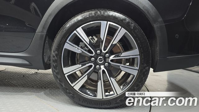 Volvo V60 Cross Country (II) B5 Ultra AWD 2025 — фото 21