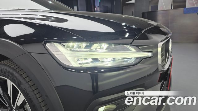 Volvo V60 Cross Country (II) B5 Ultra AWD 2025 — фото 22