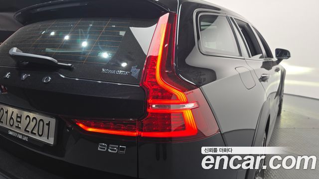 Volvo V60 Cross Country (II) B5 Ultra AWD 2025 — фото 23