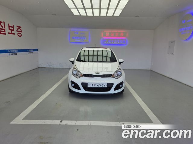 Kia Pride 1.6 GDI Hatchback Prestige