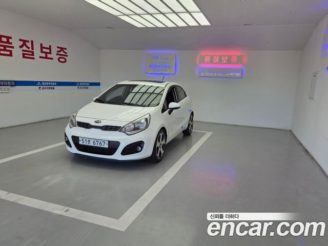 Kia Pride 1.6 GDI Hatchback Prestige 2013 — фото 2