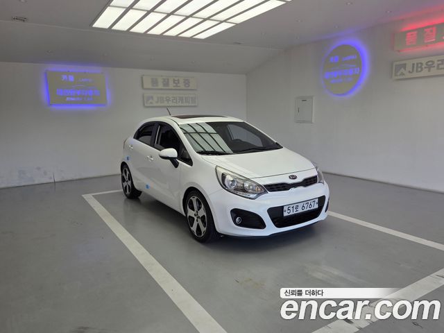 Kia Pride 1.6 GDI Hatchback Prestige 2013 — фото 3