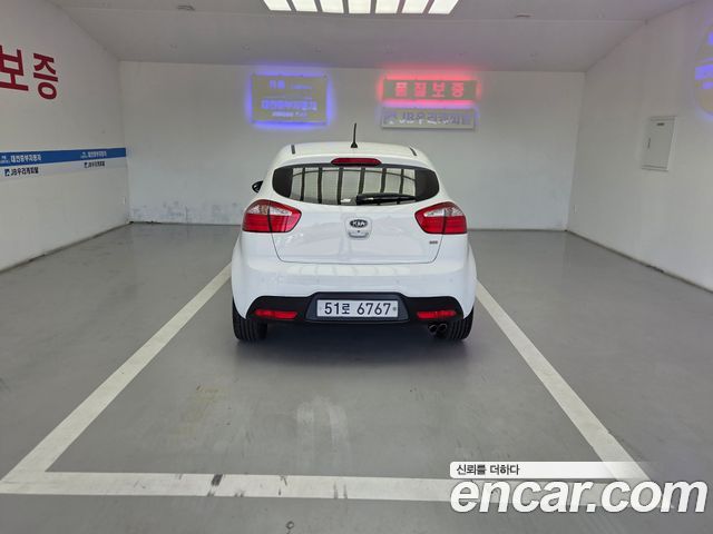 Kia Pride 1.6 GDI Hatchback Prestige 2013 — фото 4