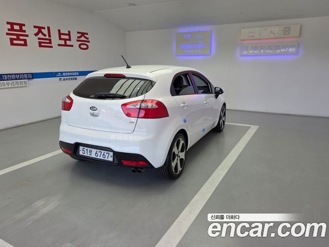 Kia Pride 1.6 GDI Hatchback Prestige 2013 — фото 5
