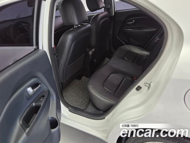 Kia Pride 1.6 GDI Hatchback Prestige 2013 — фото 15