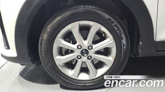 Kia Stonic Diesel 1.6 Deluxe 2018 — фото 5