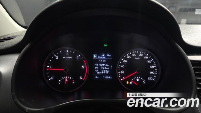 Kia Stonic Diesel 1.6 Deluxe 2018 — фото 8