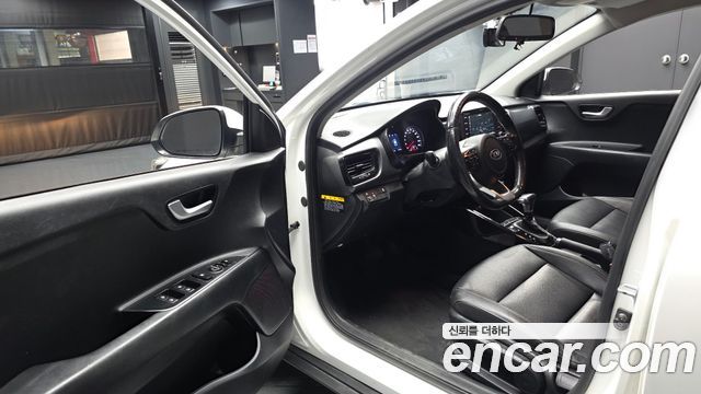 Kia Stonic Diesel 1.6 Deluxe 2018 — фото 10
