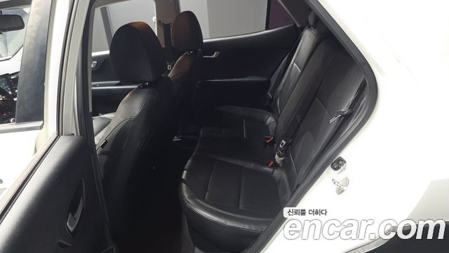 Kia Stonic Diesel 1.6 Deluxe 2018 — фото 11