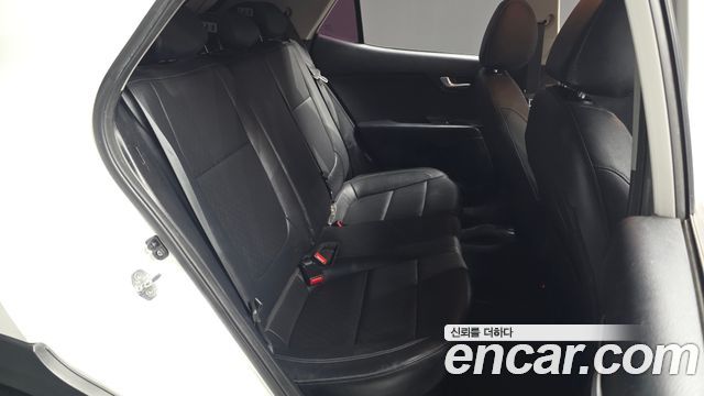 Kia Stonic Diesel 1.6 Deluxe 2018 — фото 12