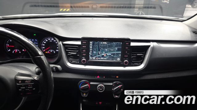 Kia Stonic Diesel 1.6 Deluxe 2018 — фото 14