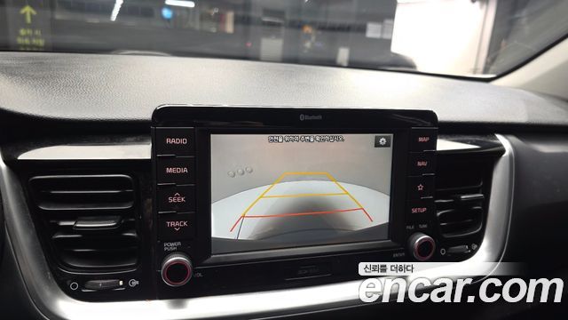 Kia Stonic Diesel 1.6 Deluxe 2018 — фото 16