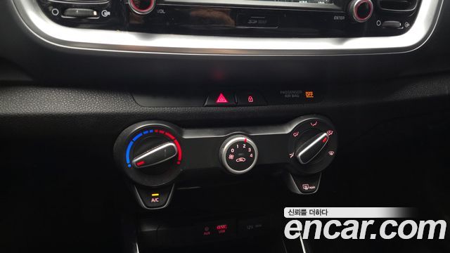 Kia Stonic Diesel 1.6 Deluxe 2018 — фото 18