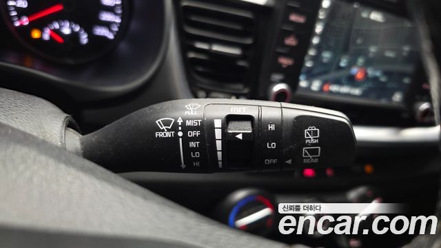 Kia Stonic Diesel 1.6 Deluxe 2018 — фото 20