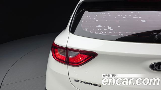 Kia Stonic Diesel 1.6 Deluxe 2018 — фото 23
