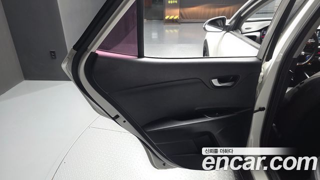 Kia Stonic Diesel 1.6 Deluxe 2018 — фото 25