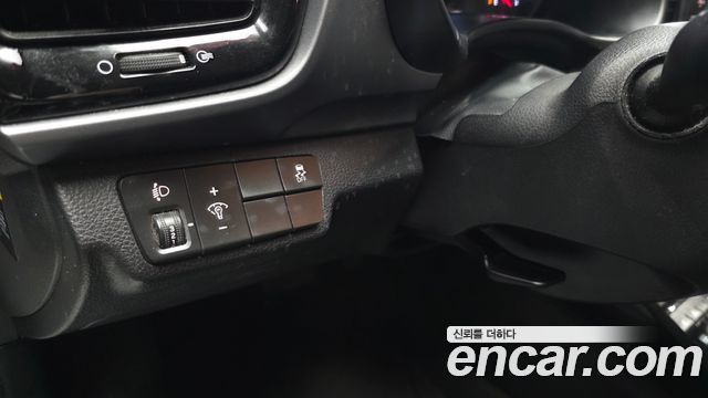 Kia Stonic Diesel 1.6 Deluxe 2018 — фото 29