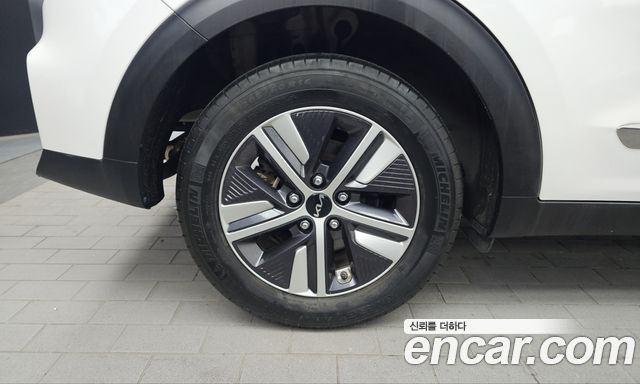 Kia Niro 1.6 HEV Noblesse 2022 — фото 5