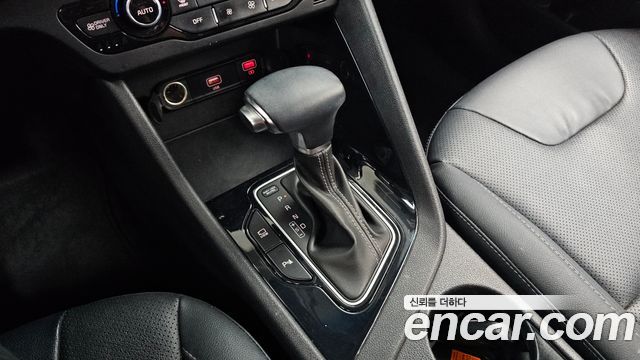 Kia Niro 1.6 HEV Noblesse 2022 — фото 9