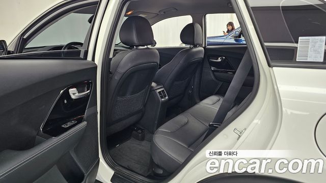 Kia Niro 1.6 HEV Noblesse 2022 — фото 12