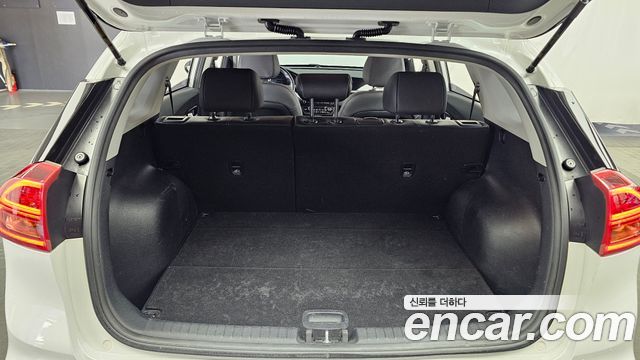 Kia Niro 1.6 HEV Noblesse 2022 — фото 17
