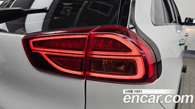 Kia Niro 1.6 HEV Noblesse 2022 — фото 23