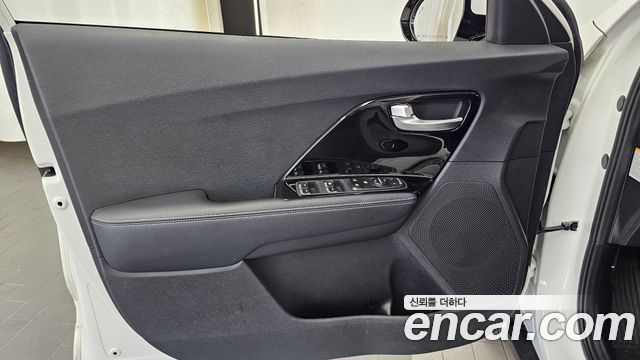 Kia Niro 1.6 HEV Noblesse 2022 — фото 24
