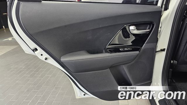 Kia Niro 1.6 HEV Noblesse 2022 — фото 25