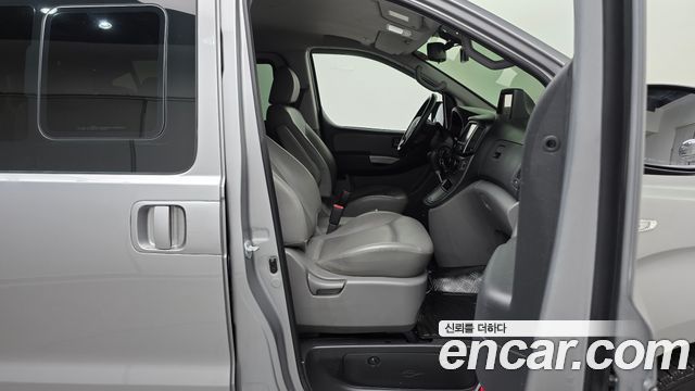 Hyundai Grand Starex Van 5-Seater Modern 2021 — фото 11