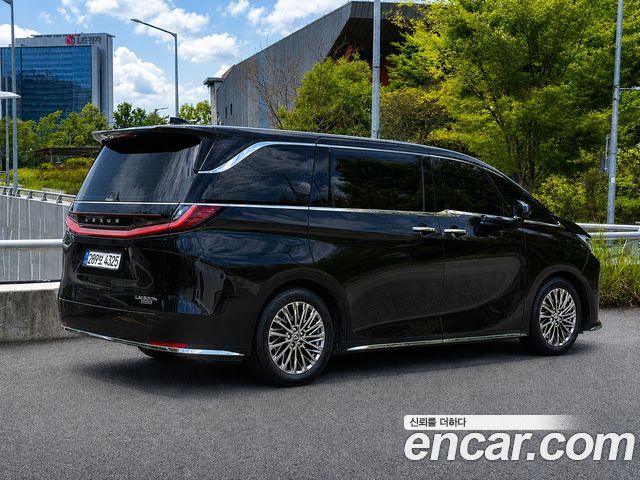 Lexus LM (II) 500h Royal 2025 — фото 2