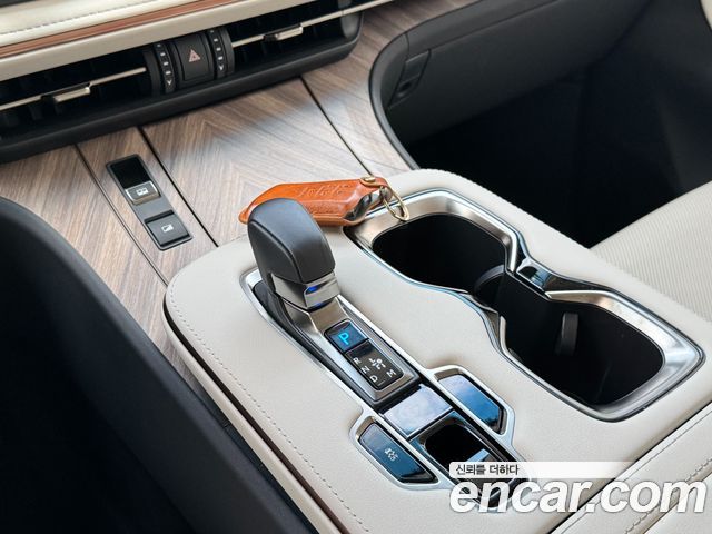Lexus LM (II) 500h Royal 2025 — фото 9
