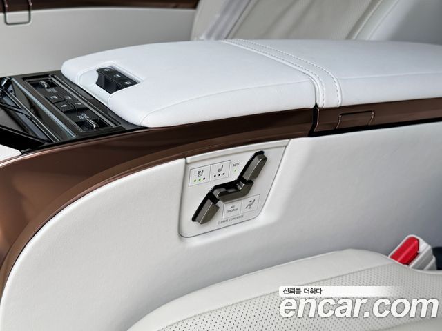 Lexus LM (II) 500h Royal 2025 — фото 10