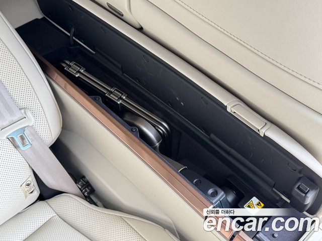 Lexus LM (II) 500h Royal 2025 — фото 18